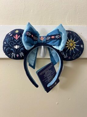Disneyland Paris (noted on it) Exclusive ears - World of Frozen -
